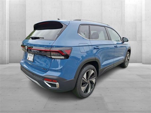 2025 Volkswagen Taos SE photo 3