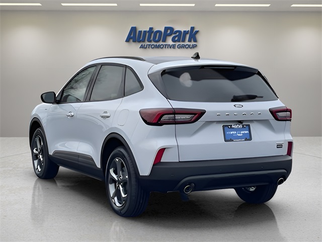 2025 Ford Escape ST-Line photo 4