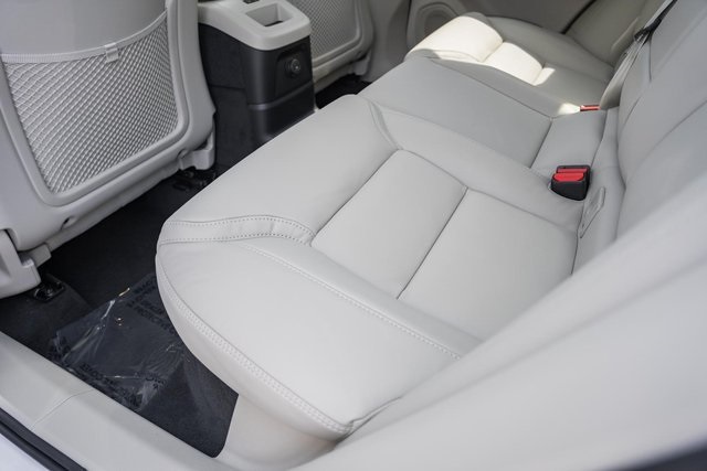 2026 Volvo XC60 Hybrid T8 photo 28