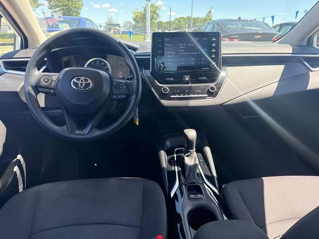 2021 Toyota Corolla LE photo 13