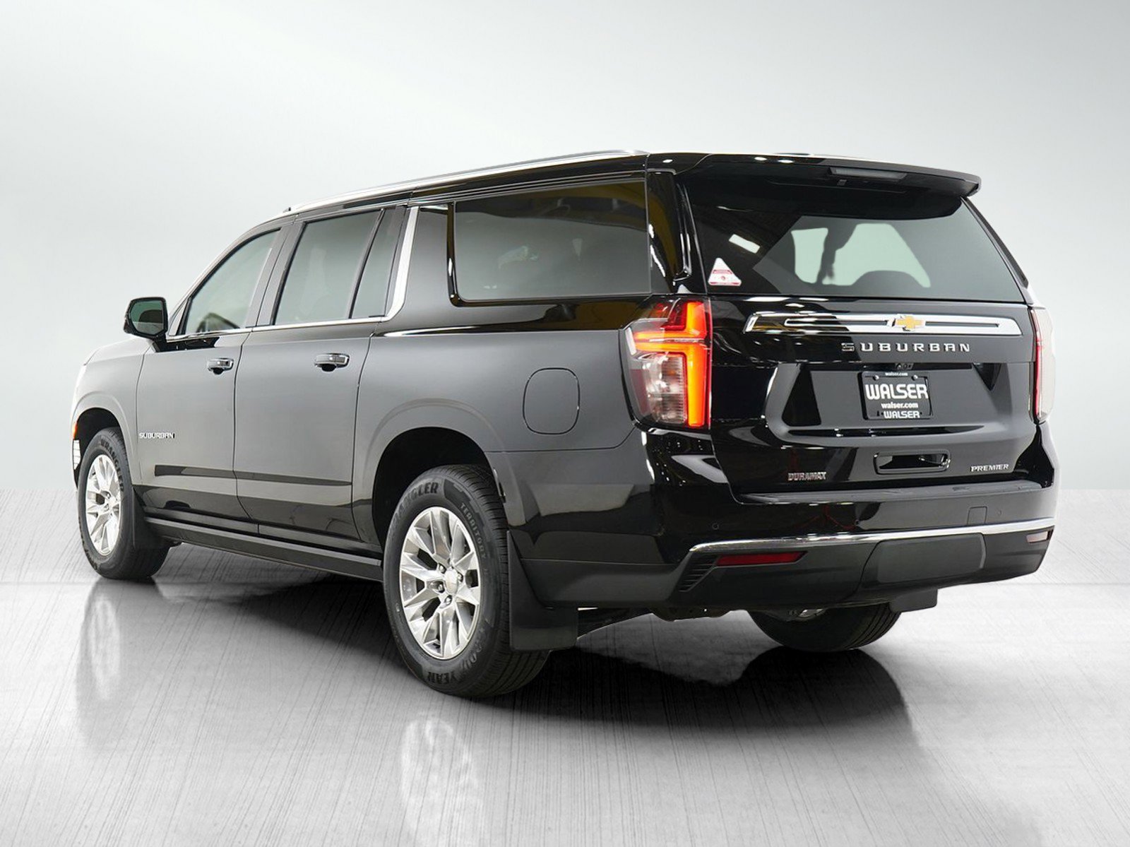 2023 Chevrolet Suburban Premier photo 2