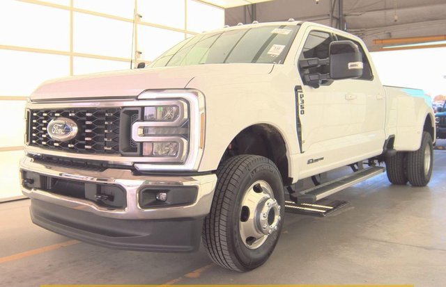 2026 Ford F-350 Super Duty Lariat's photo