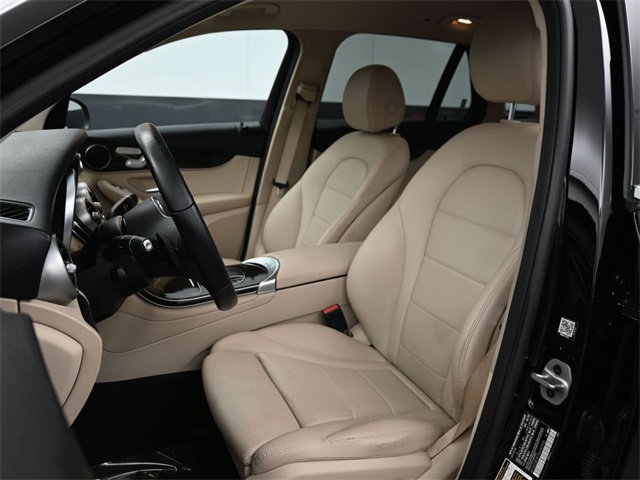 2022 Mercedes Benz GLC 300 photo 4