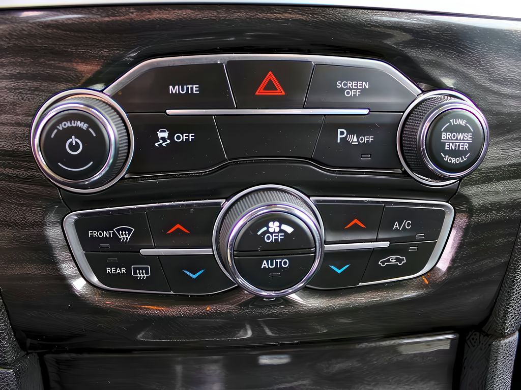 2022 Chrysler 300 Touring L photo 10