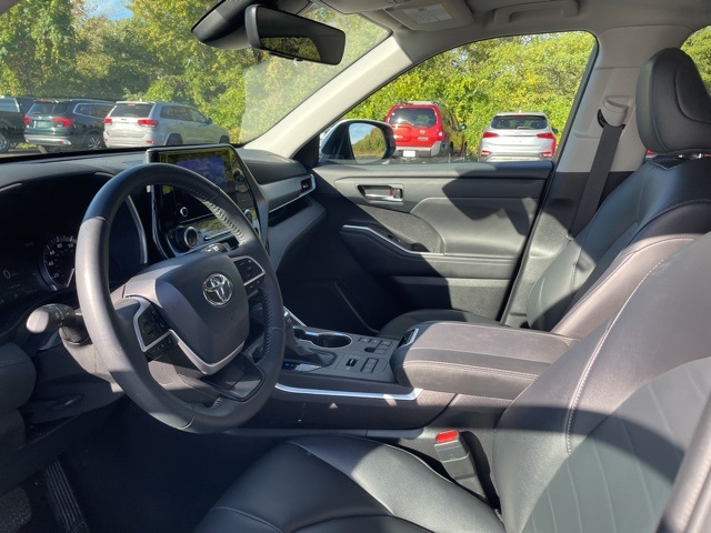 2024 Toyota Highlander XLE photo 10