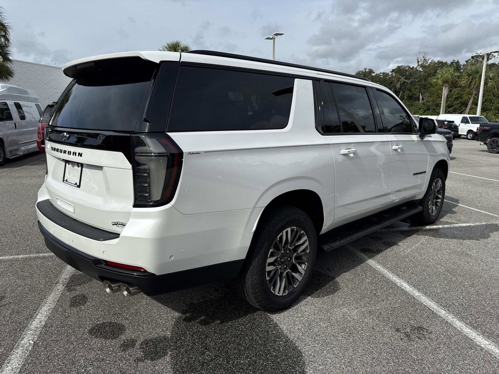 2025 Chevrolet Suburban Z71 photo 2