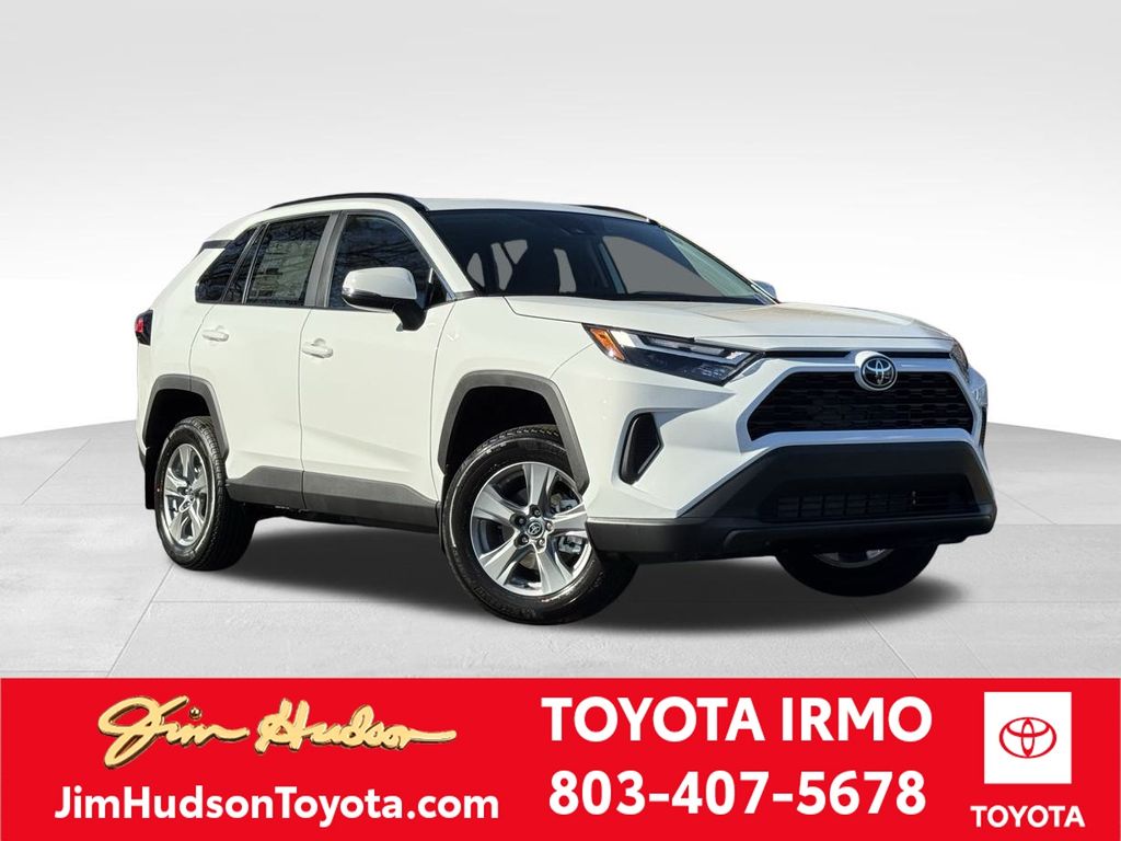 2025 Toyota RAV4 XLE's photo
