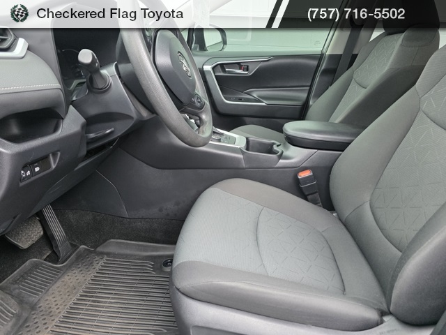 2024 Toyota RAV4 Hybrid XLE photo 13