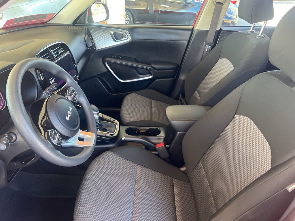 2023 Kia Soul S photo 3