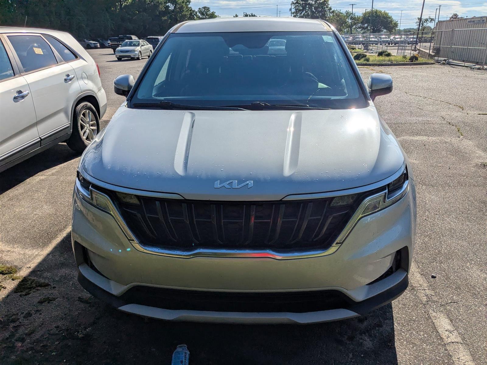 2022 Kia Carnival LX photo 2