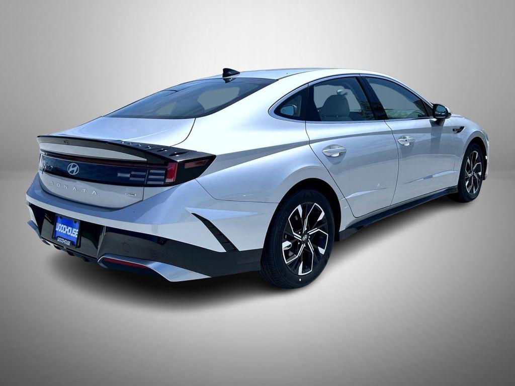 2025 Hyundai Sonata SEL photo 5