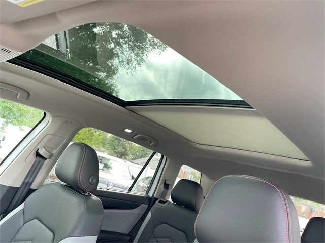 2025 Volkswagen Atlas Peak Edition SE Technology photo 37