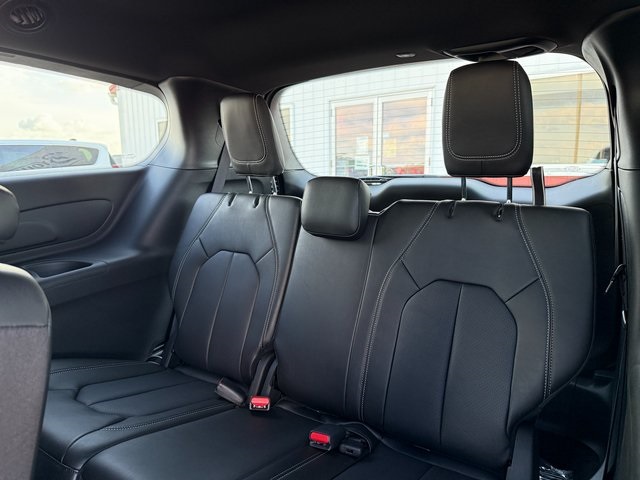 2026 Chrysler Pacifica photo 13