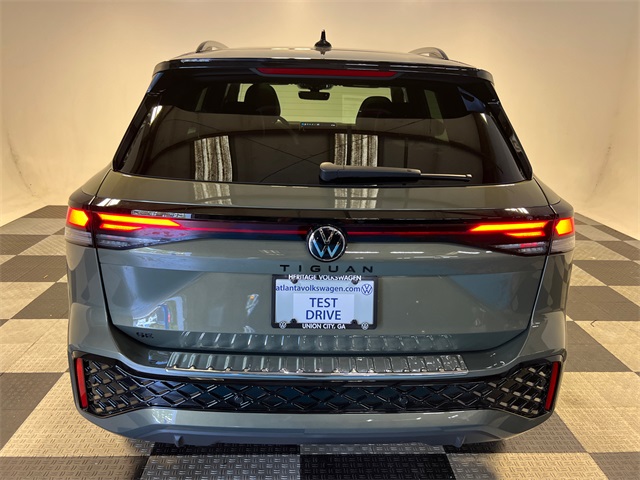 2025 Volkswagen Tiguan SE R-Line Black photo 3