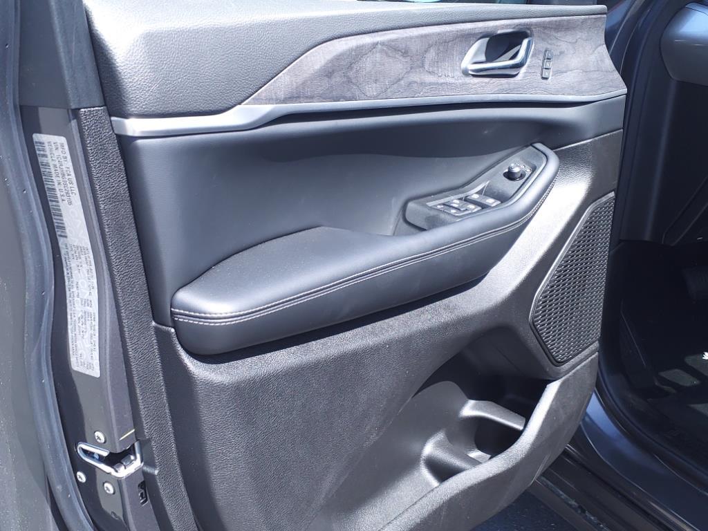 2025 Jeep Grand Cherokee Limited photo 4