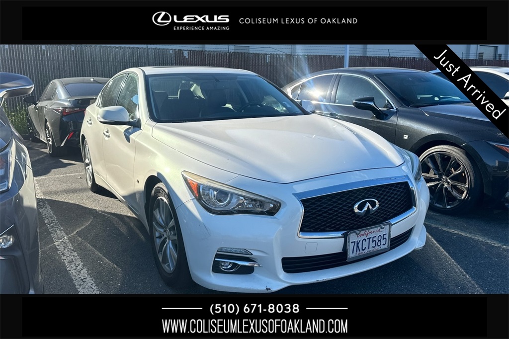 2015 INFINITI Q50 Premium's photo