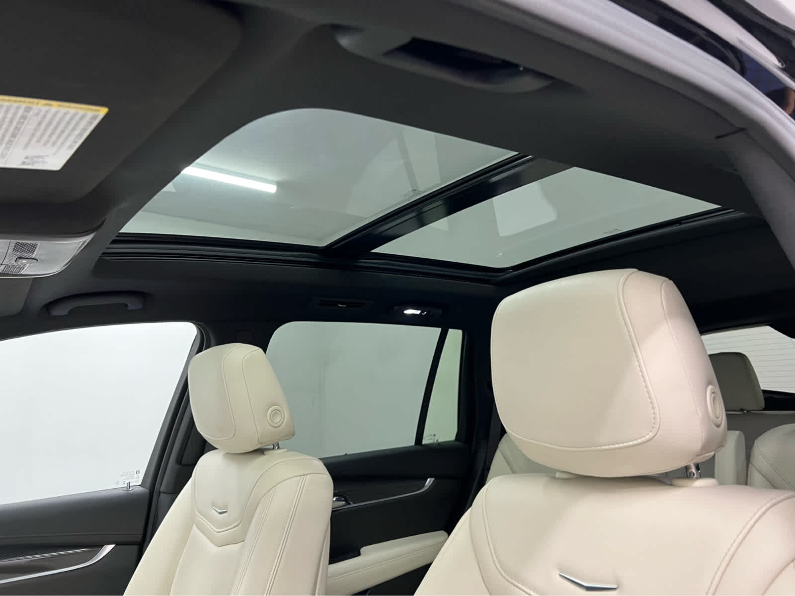 2024 Cadillac XT6 Sport photo 2