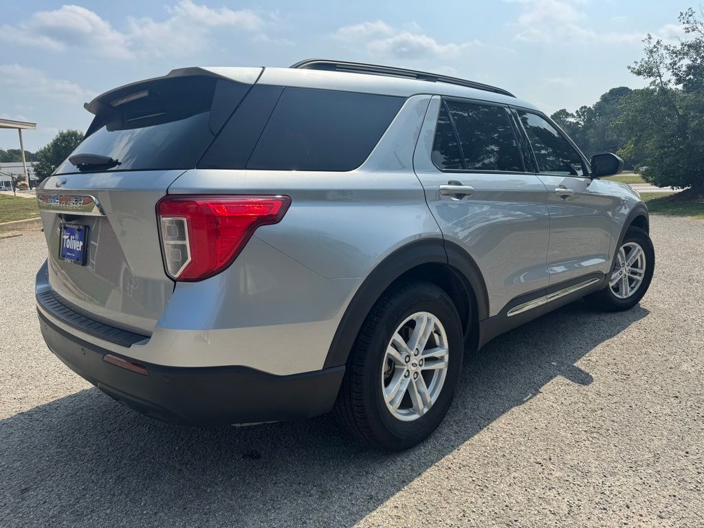 2023 Ford Explorer XLT photo 2