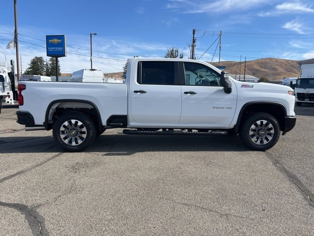 2025 Chevrolet Silverado 2500HD Custom photo 2