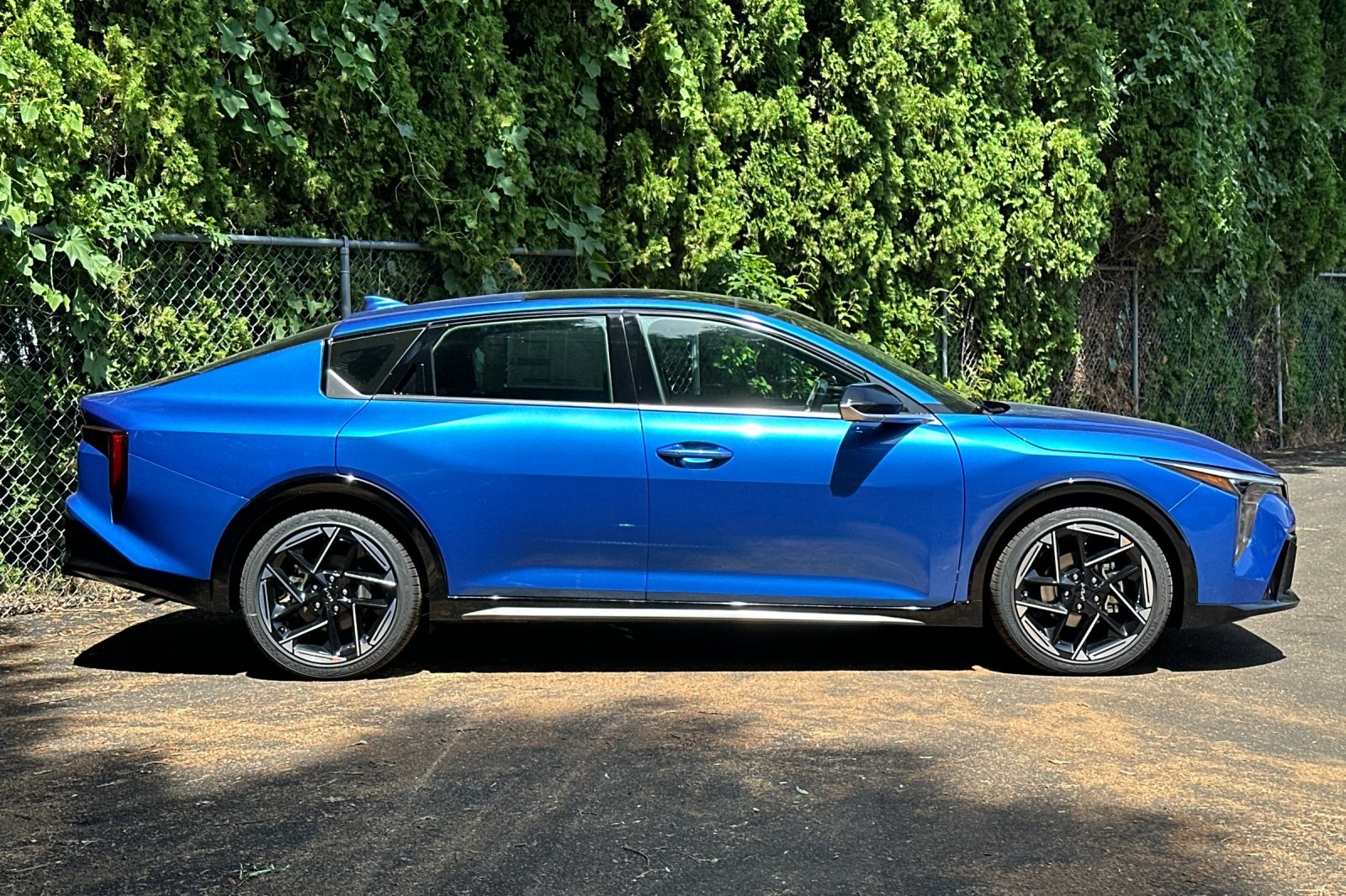 2025 Kia K4 GT-Line photo 2