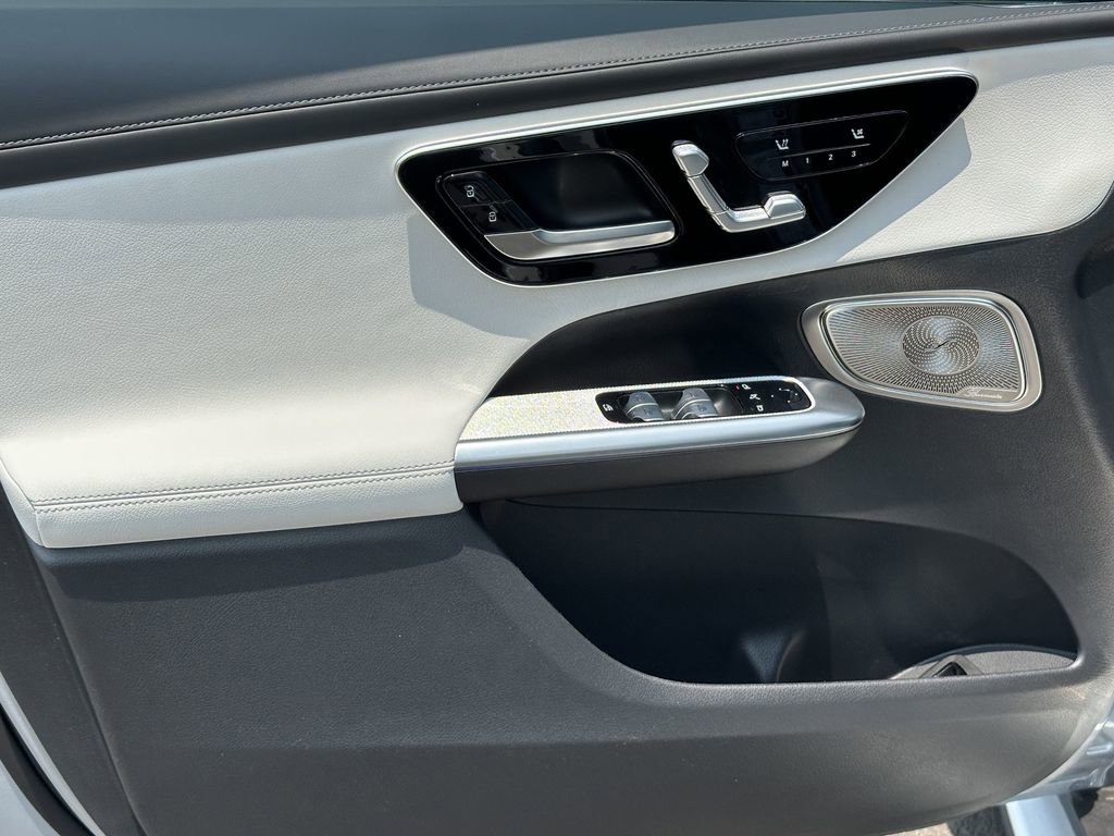 2025 Mercedes Benz GLC 350e 4MATIC photo 11