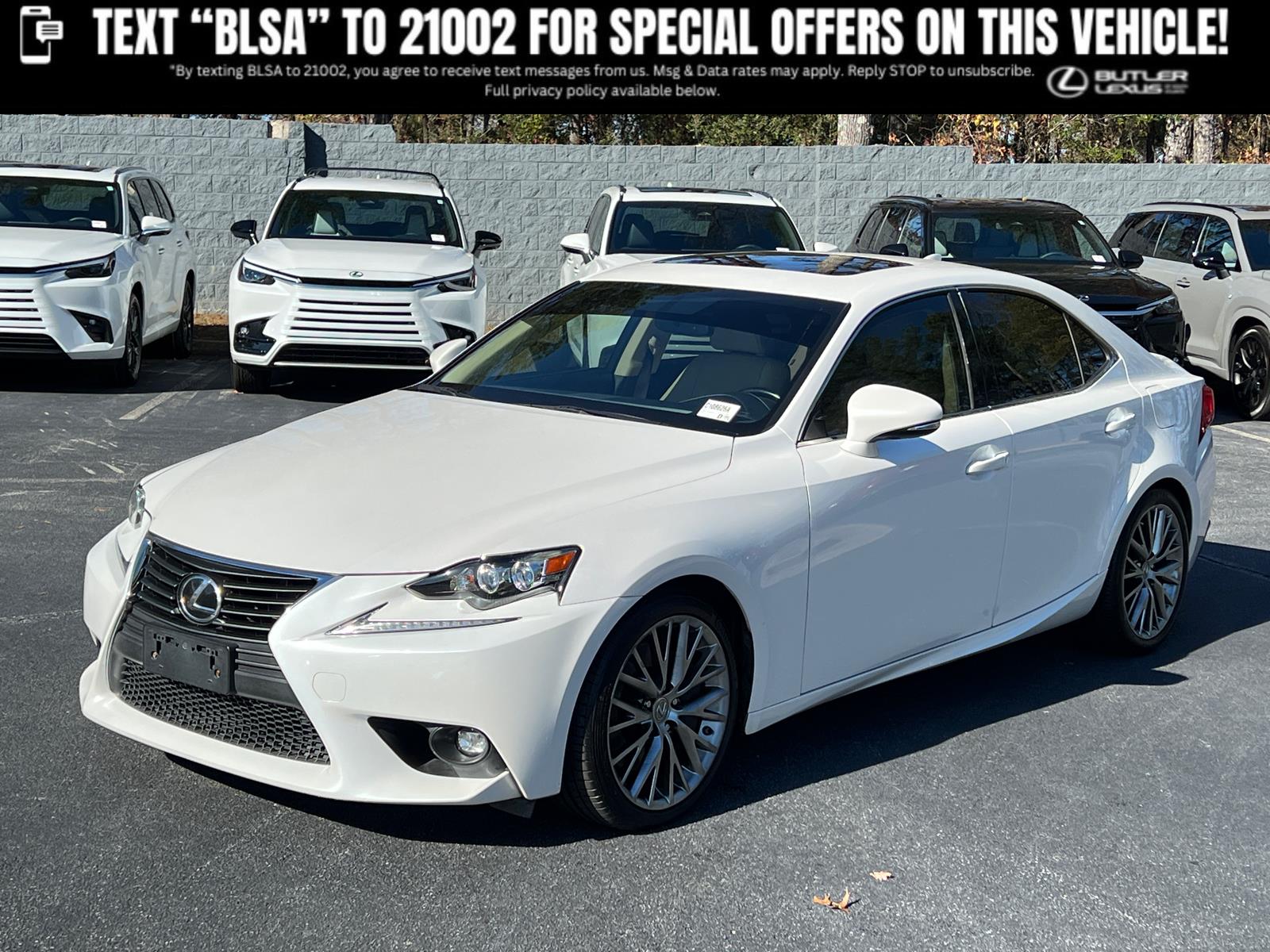 2016 Lexus IS 300's photo