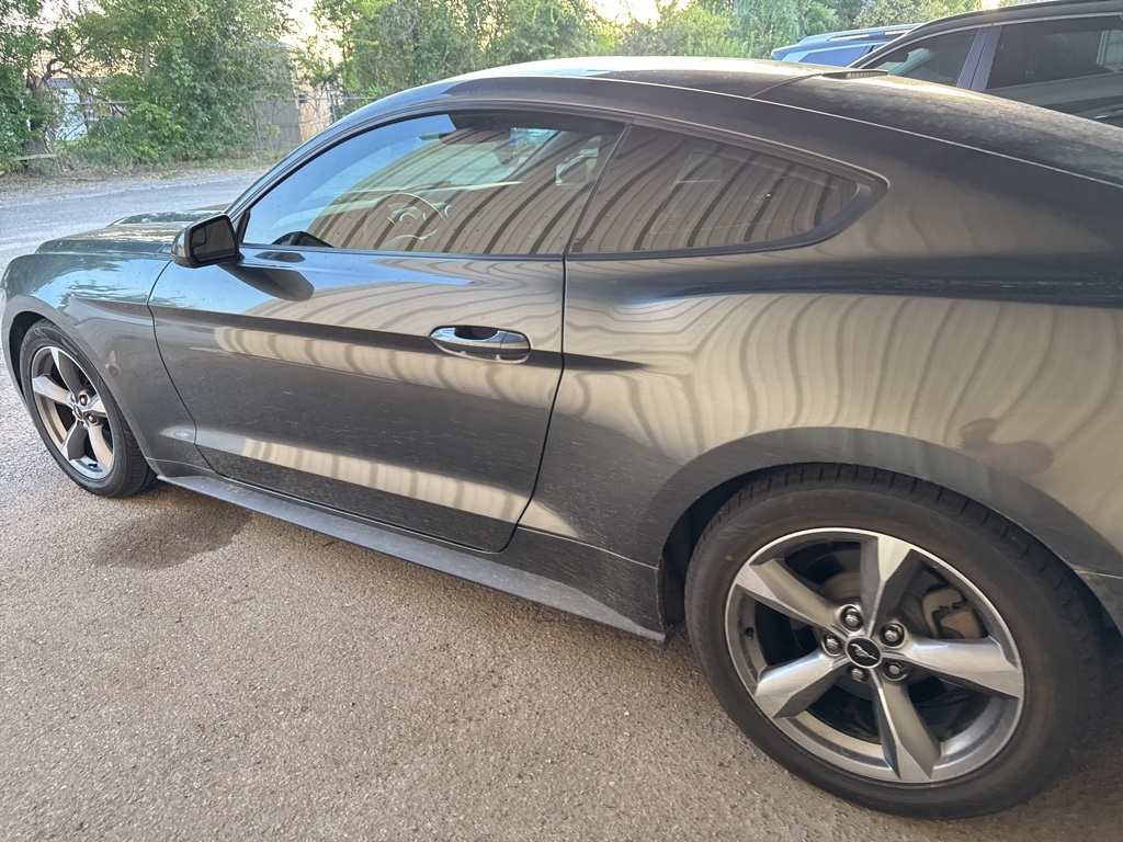2016 Ford Mustang V6 photo 9