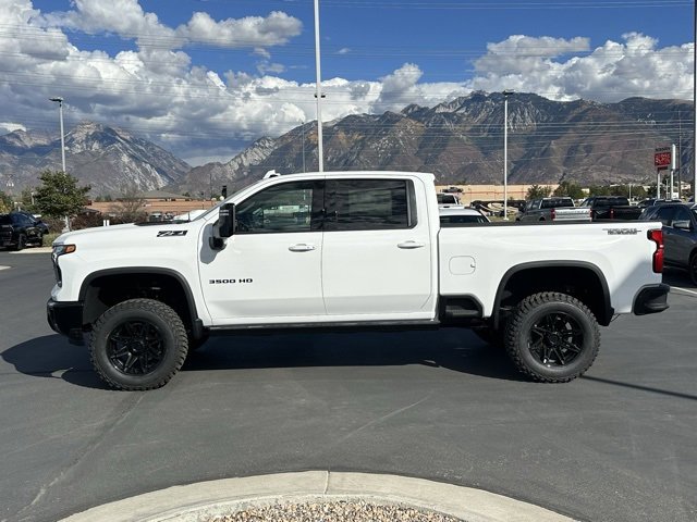 2025 Chevrolet Silverado 3500HD LTZ photo 4