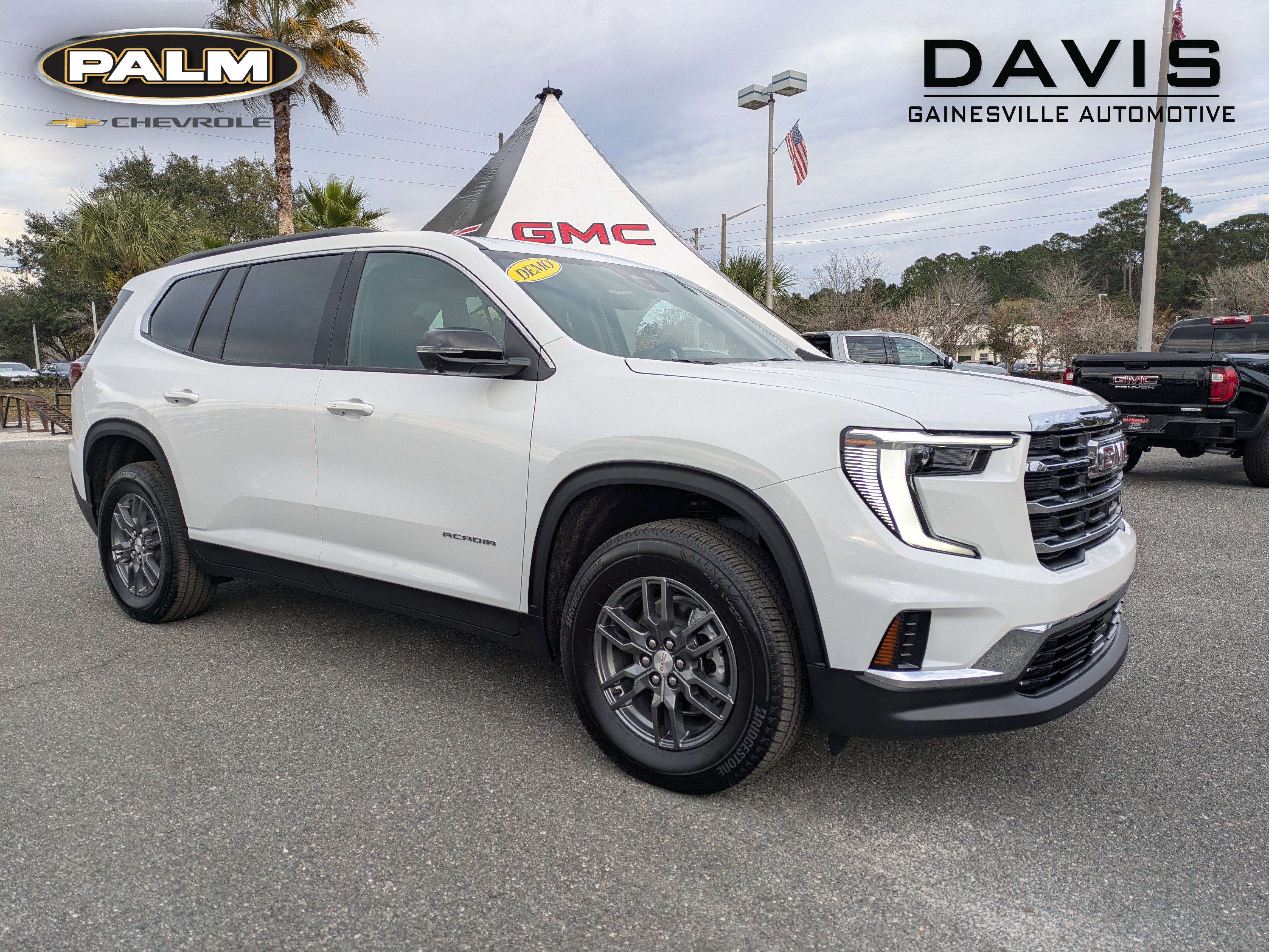 2026 GMC Acadia Elevation's photo