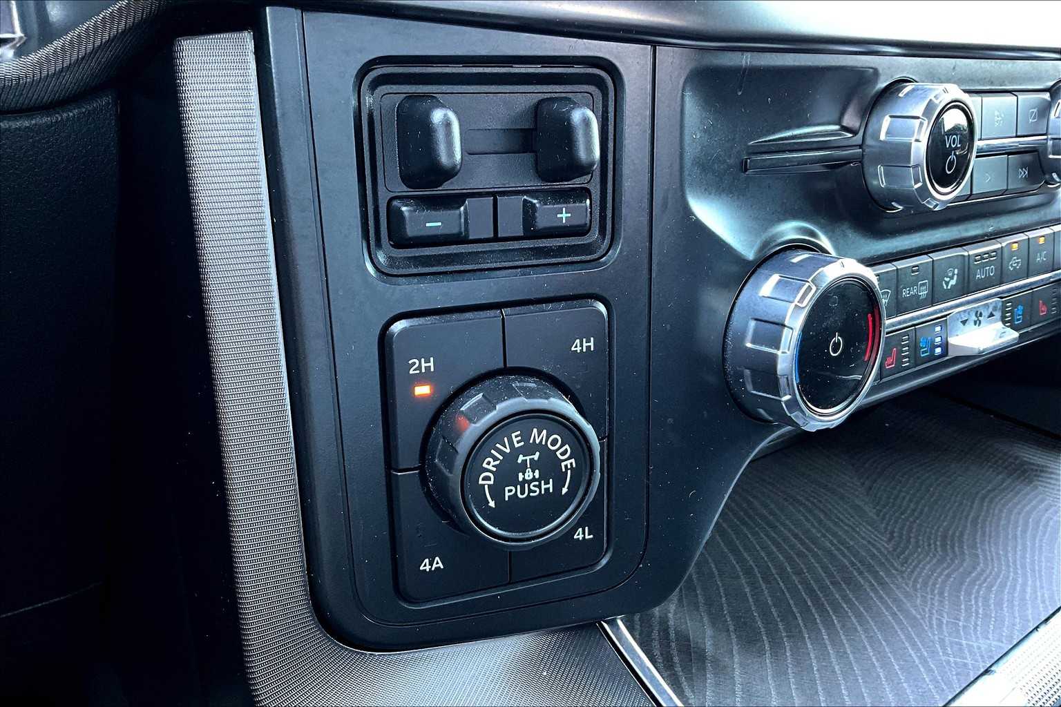 2022 Ford F-150 Platinum photo 32