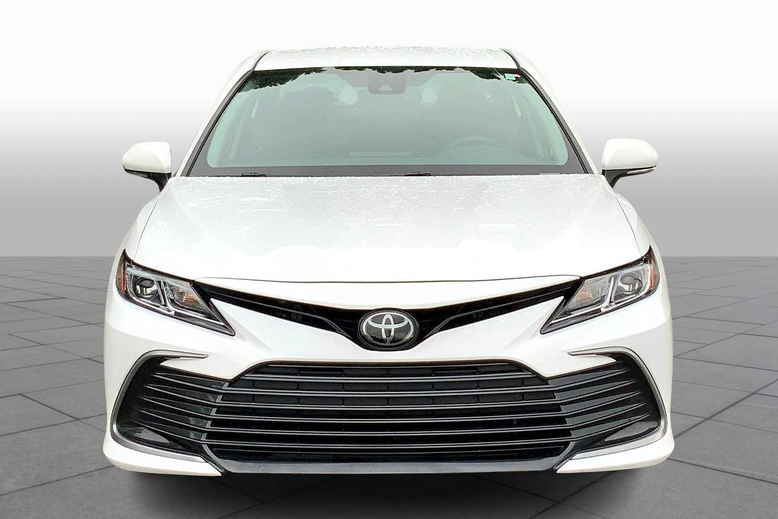 2023 Toyota Camry LE photo 3