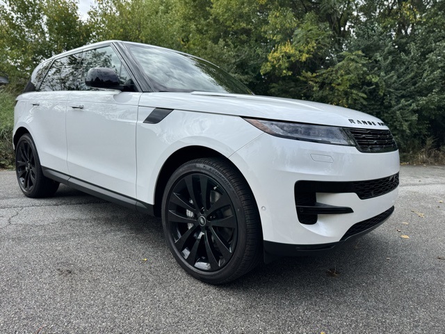 2025 Land Rover Range Rover Sport SE photo 4