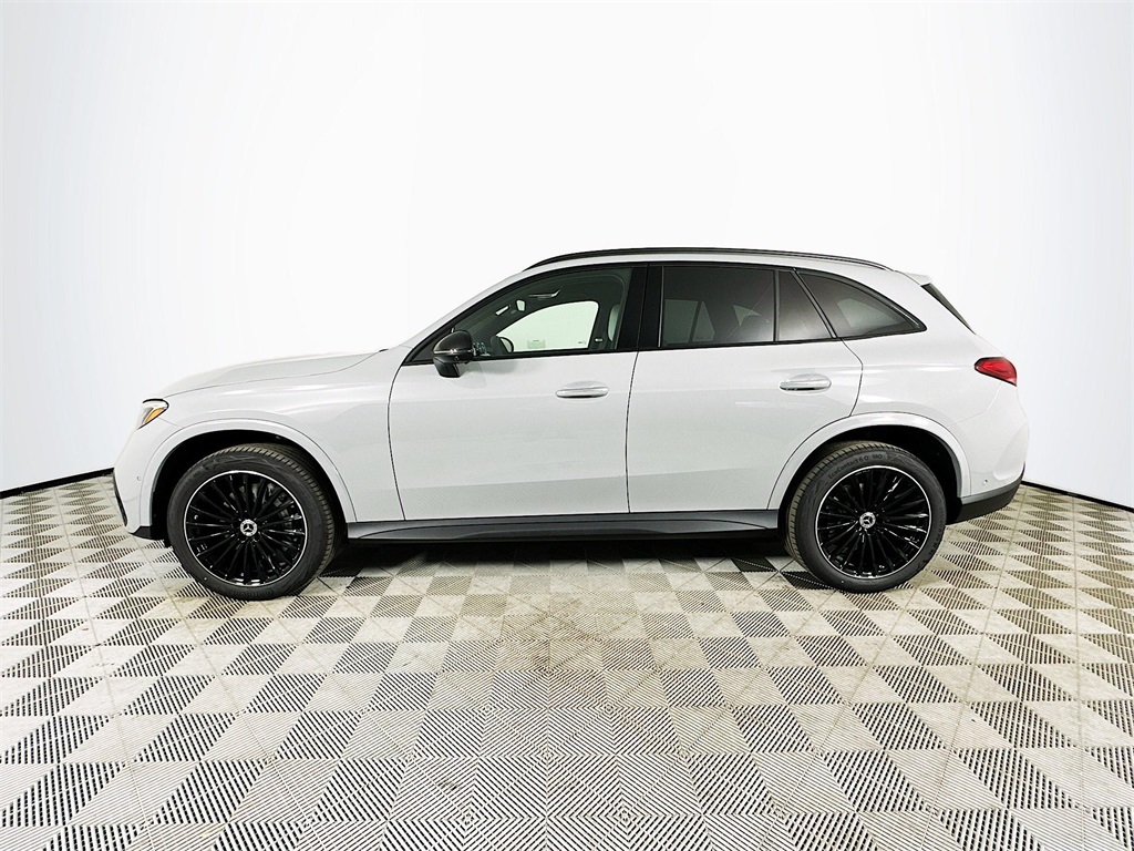 2025 Mercedes Benz GLC 300 photo 4