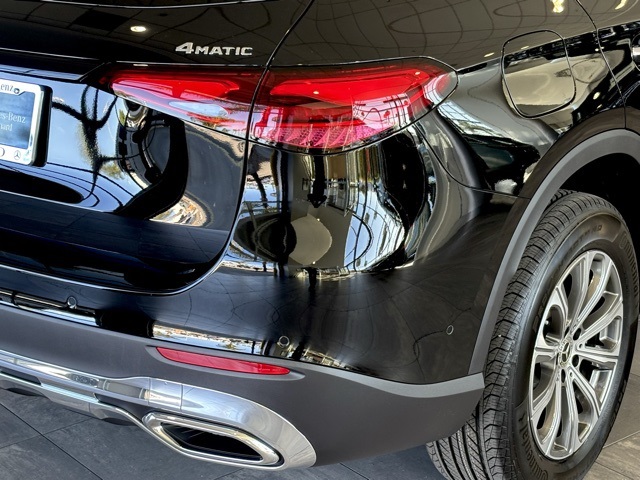 2026 Mercedes Benz GLC 300 4MATIC photo 4