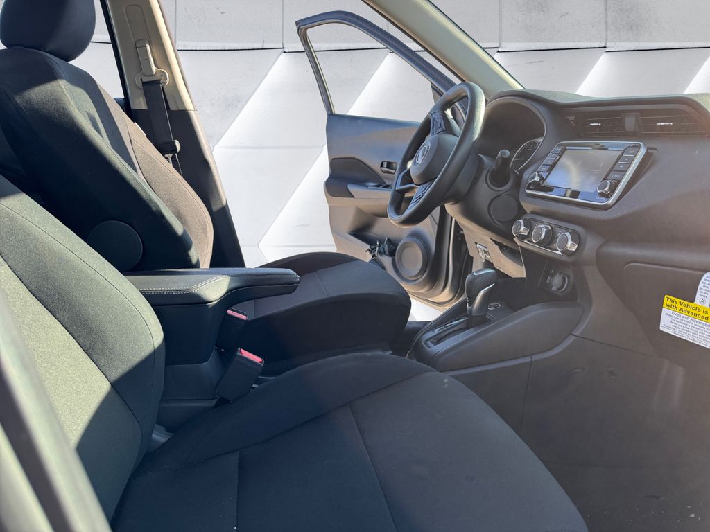 2025 Nissan Kicks Play S photo 13