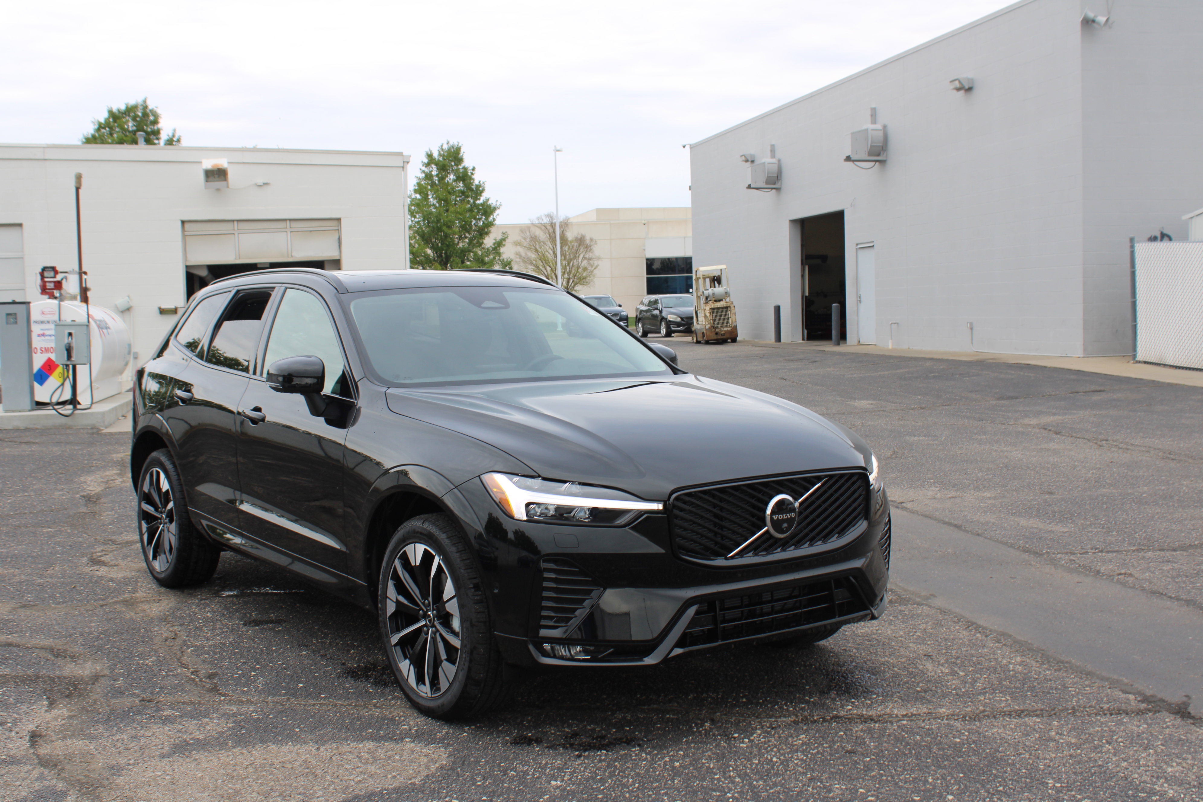 2026 Volvo XC60 B5 Plus photo 4