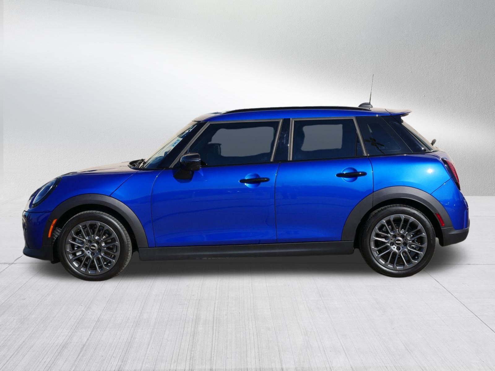 2025 Mini Cooper 4 Door Hardtop S Iconic photo 4