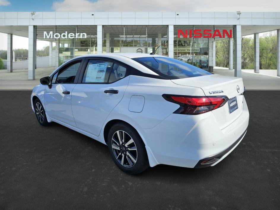 2025 Nissan Versa S photo 5