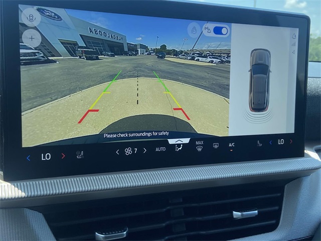 2025 Ford Explorer photo 14