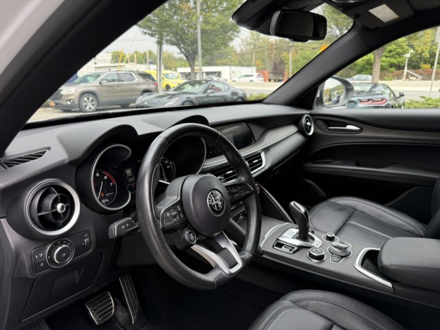 2022 Alfa Romeo Stelvio Ti photo 12