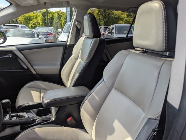 2017 Toyota RAV4 Limited SE Platinum photo 9