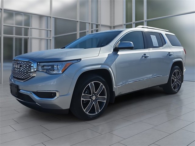 2017 GMC Acadia Denali's photo