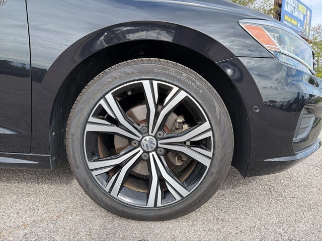 2020 Volkswagen Passat 2.0T SEL photo 4