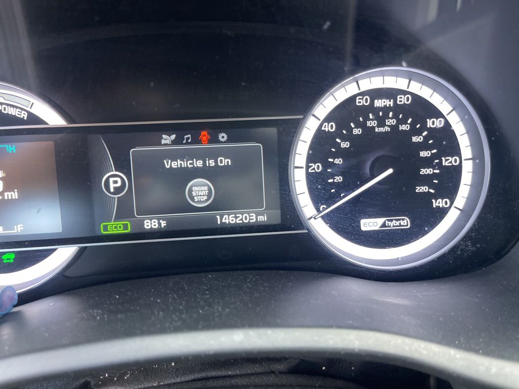 2017 Kia Niro LX photo 19