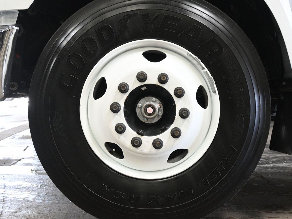 2025 Ford F-650 Base photo 16