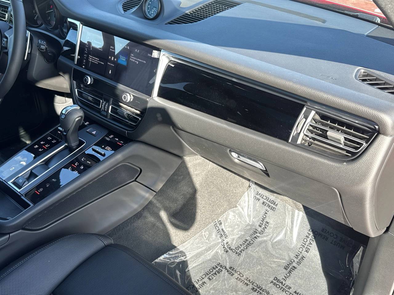 2025 Porsche Macan Base photo 14