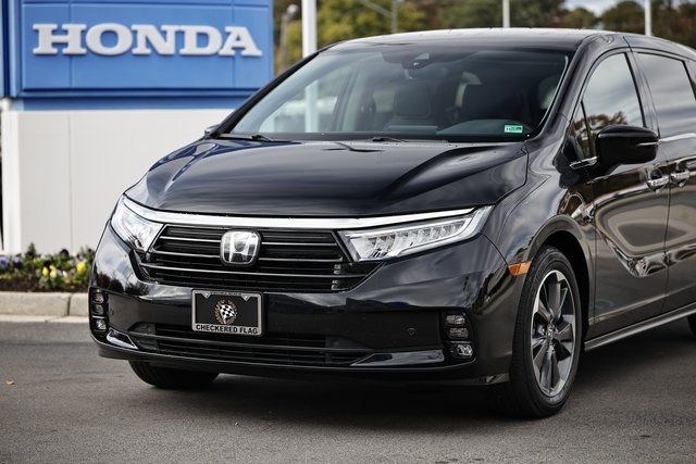 2024 Honda Odyssey Elite photo 2