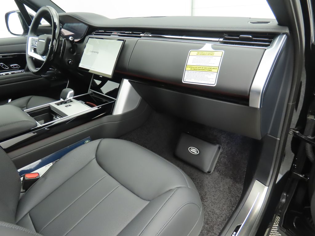 2025 Land Rover Range Rover SE photo 18
