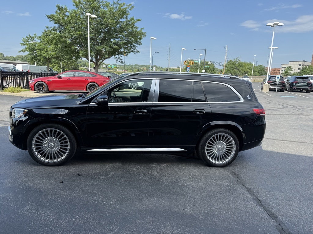 2023 Mercedes Benz GLS Maybach 600 4MATIC photo 3