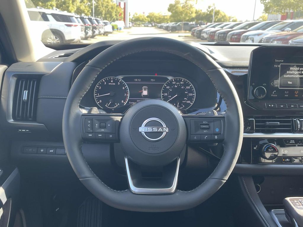 2025 Nissan Pathfinder SL photo 9